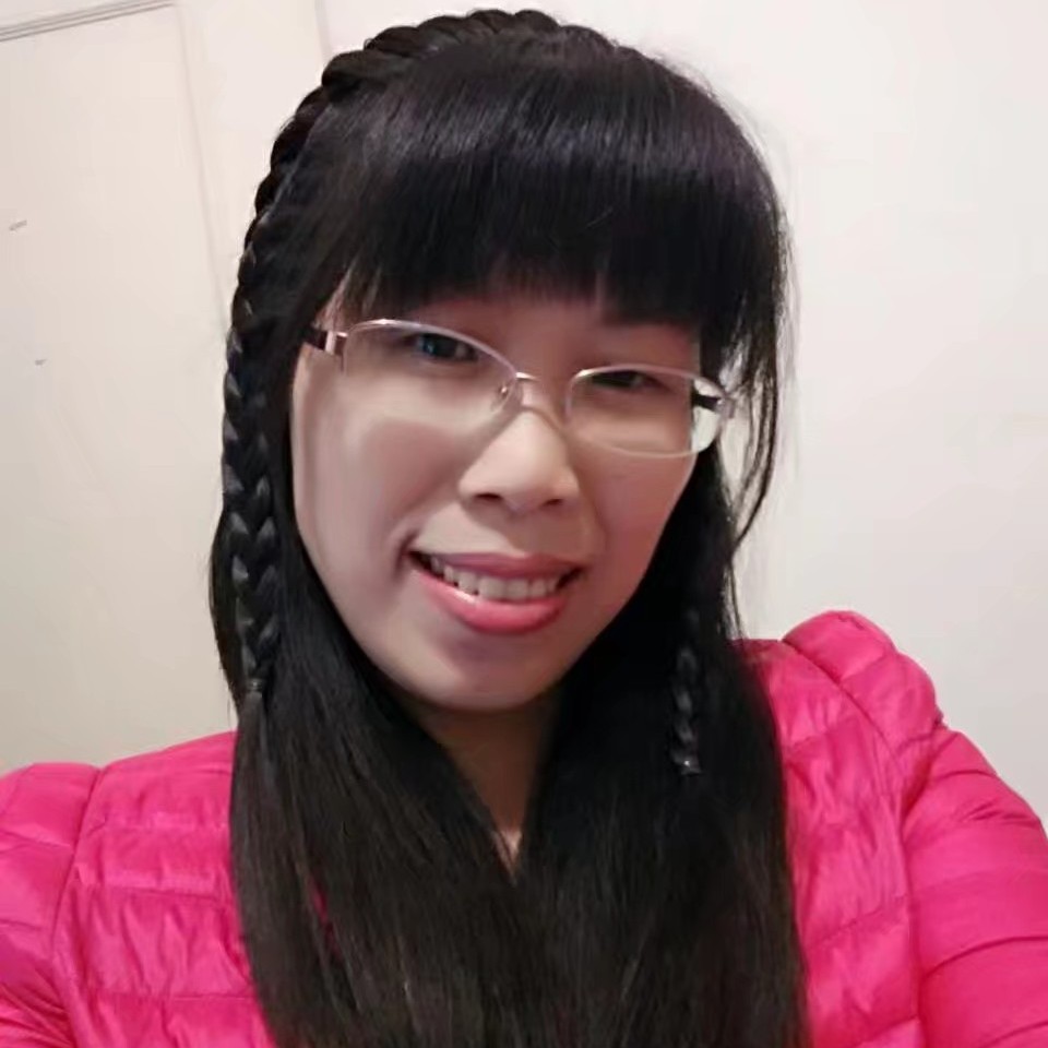 主的爱女的照片