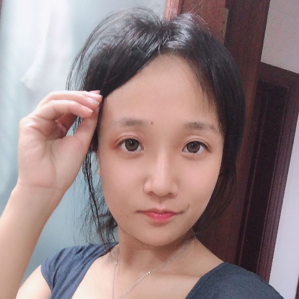 慈祥漫步睫毛的照片