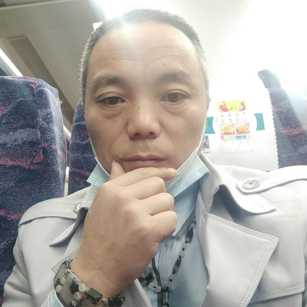 帅气挽手惊鸿的照片