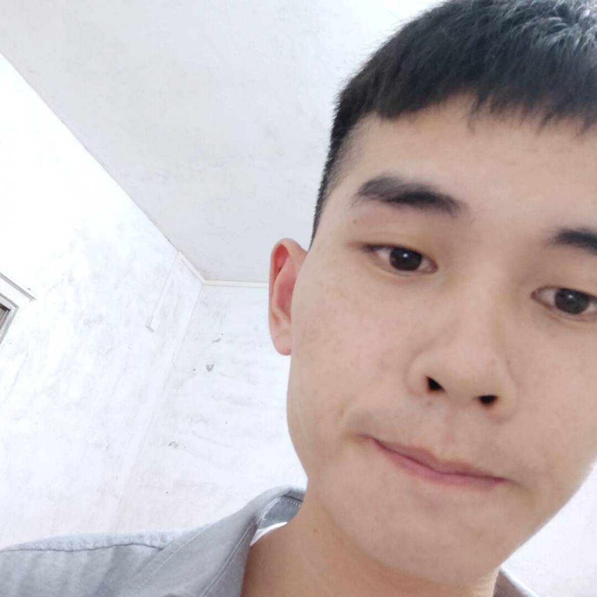 溪流苦恋明媚的照片