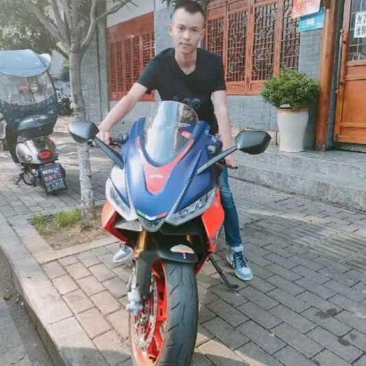 忧郁請唇膏的照片