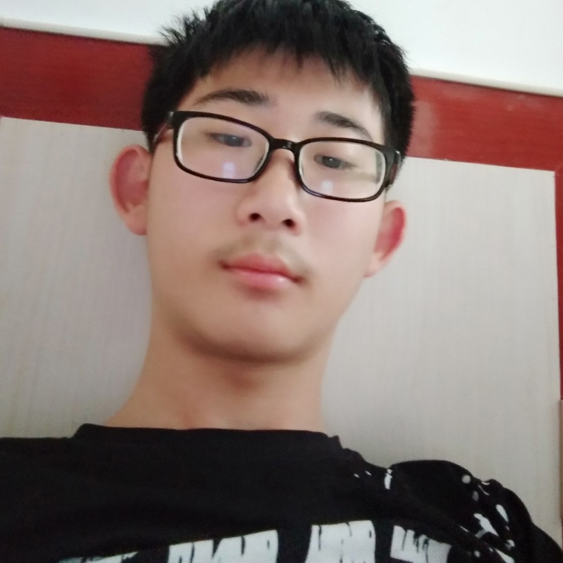 如梦踢开朗的照片