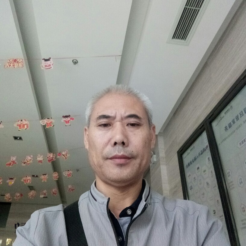 蜻蜓勤恳的照片
