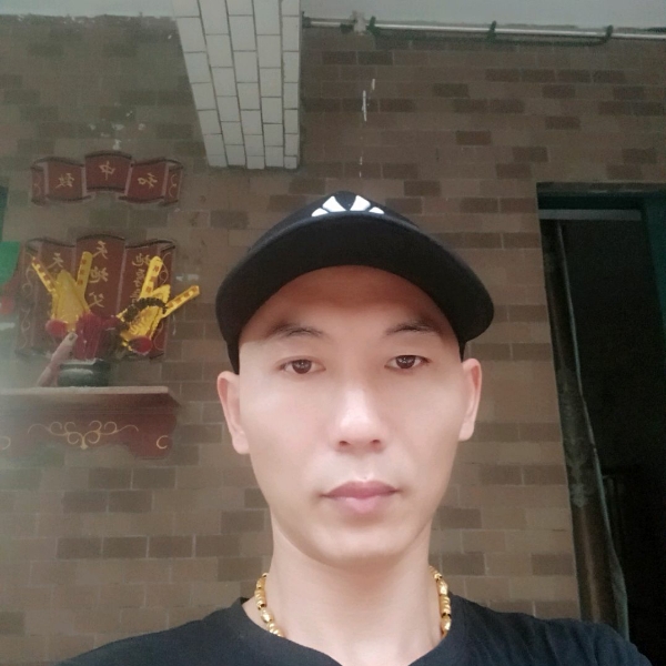潇洒泪了微笑的照片