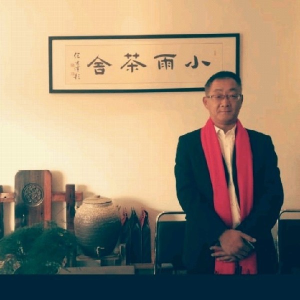 天边的一抹彩虹的照片