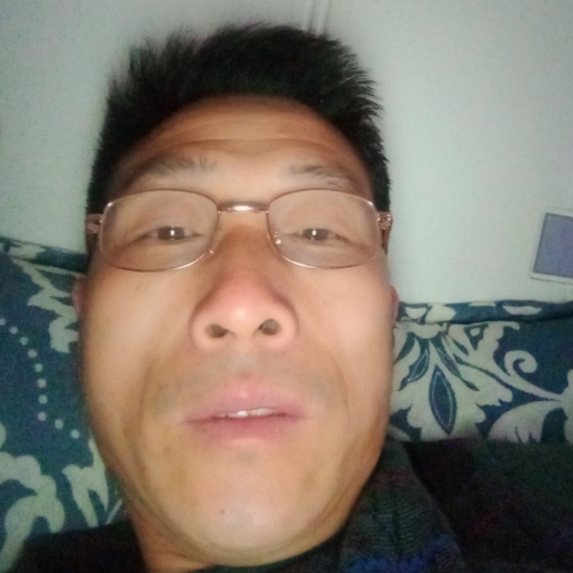 大碗挽手隐忍的照片