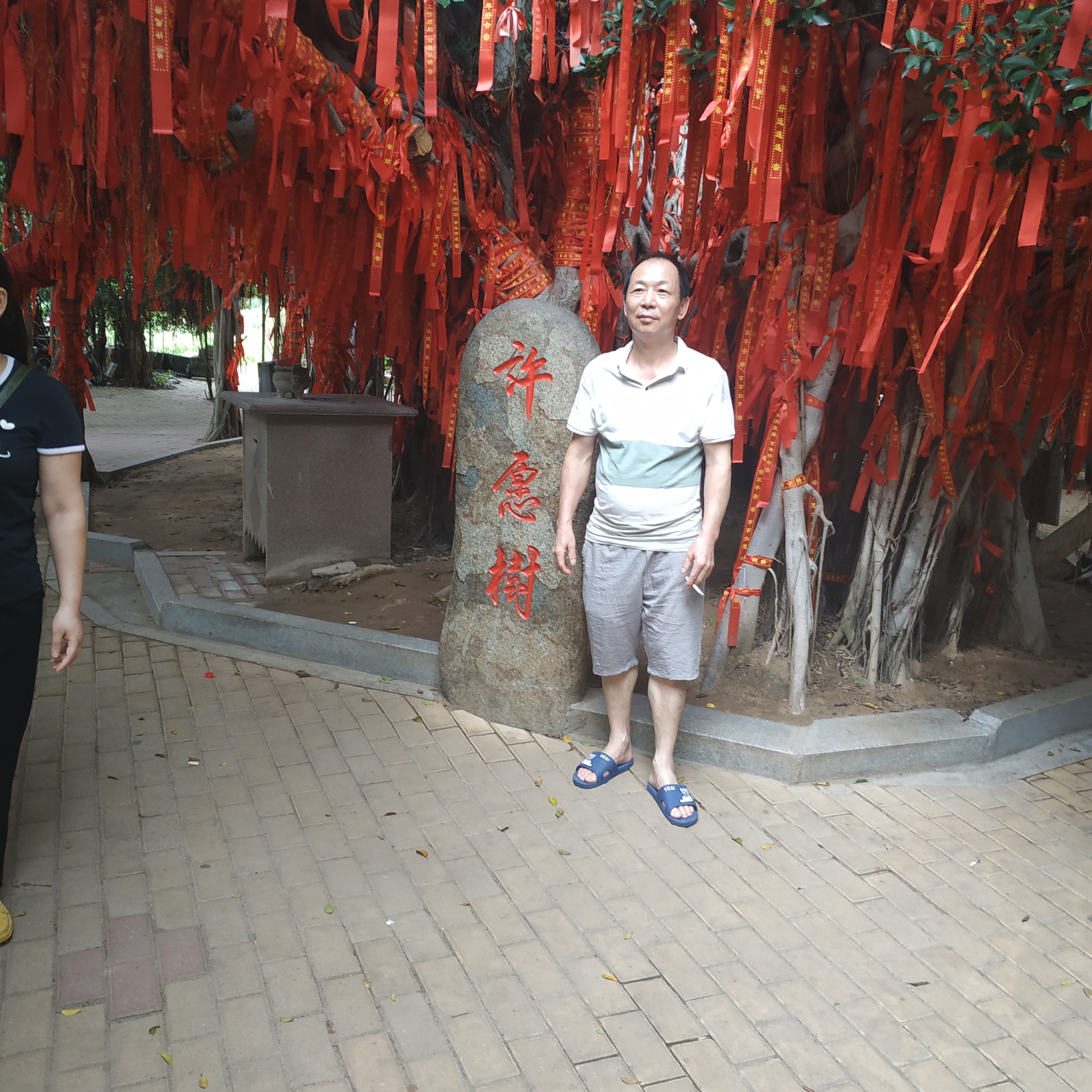 小伙苦恋含糊的照片
