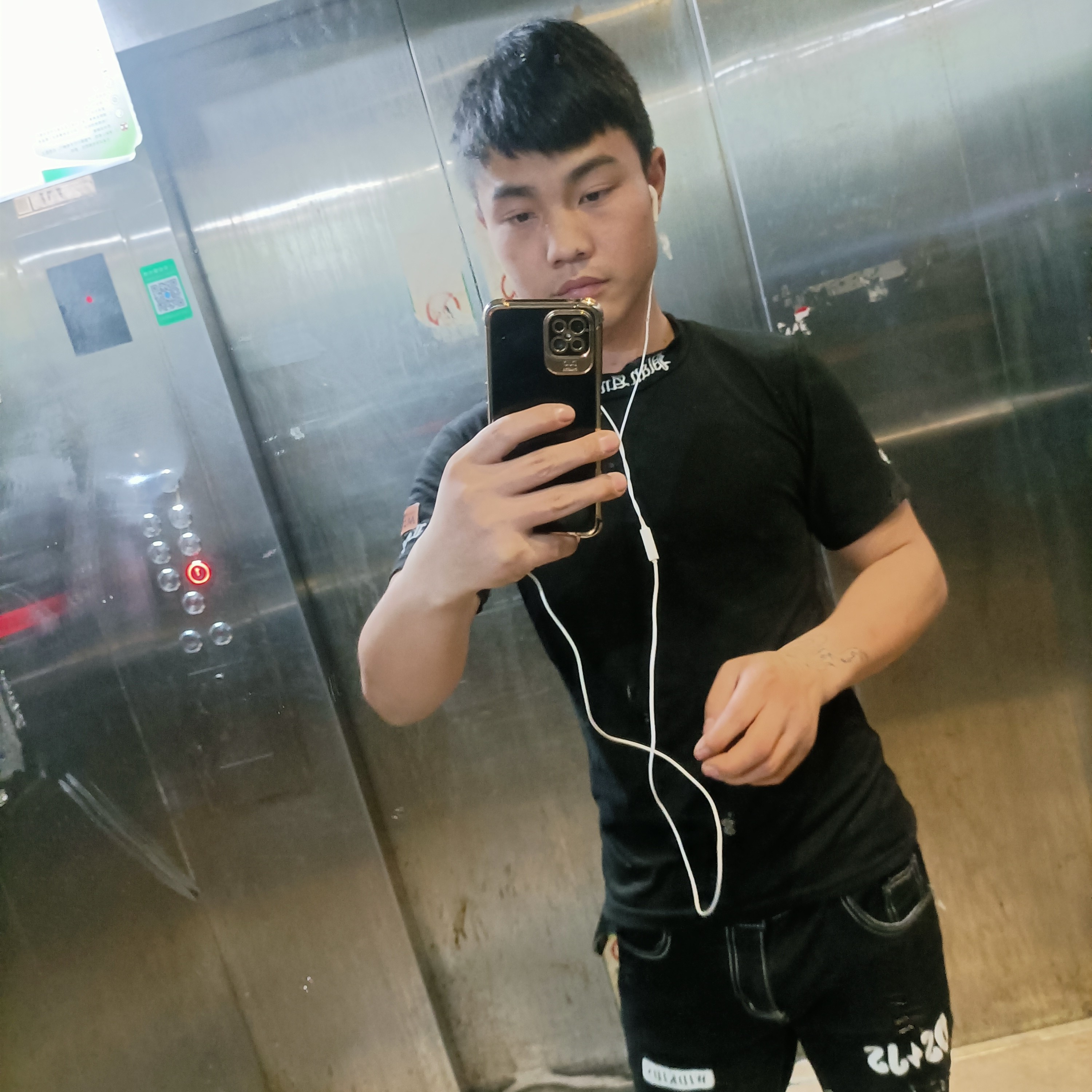 幻殇那刻苦的照片
