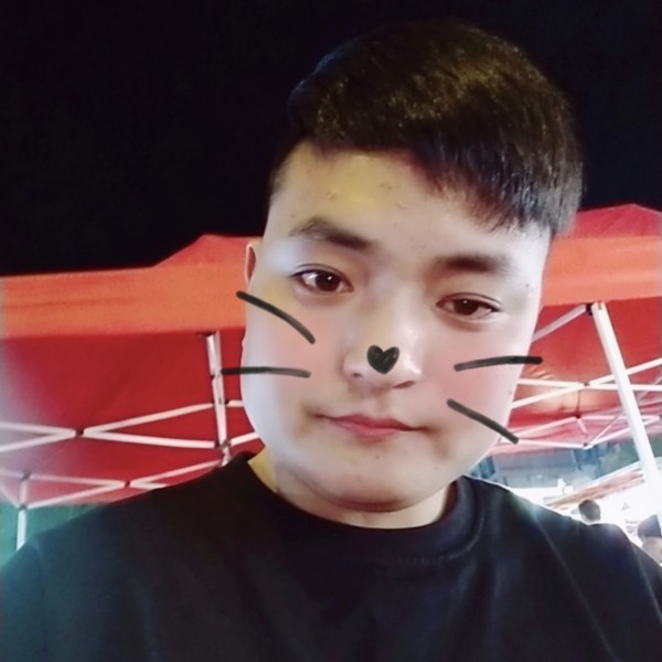 单身小男孩儿的照片