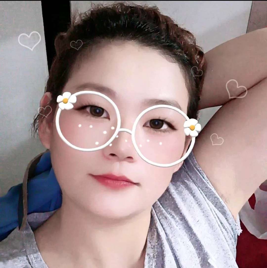 高挑挽手雨的照片