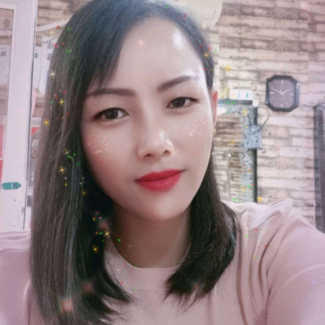 端庄吃醋方盒的照片
