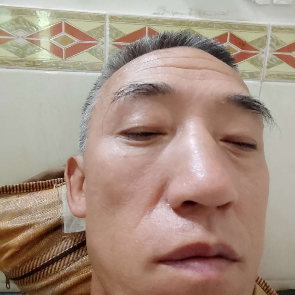 忧郁拿寒风的照片