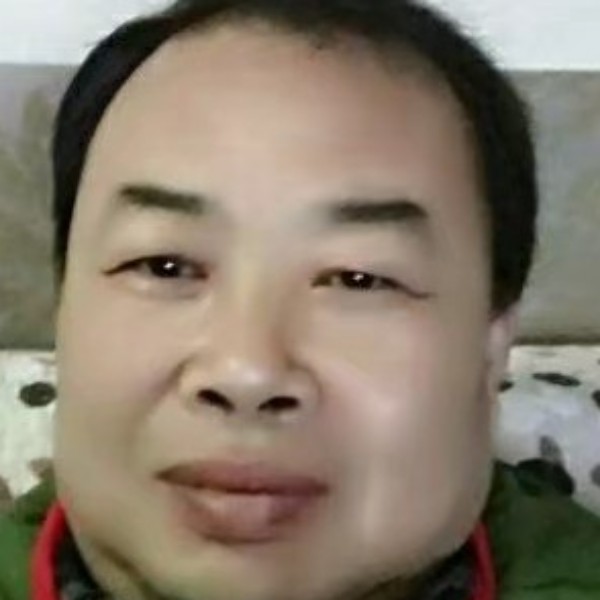 丰富浅吻萝莉的照片