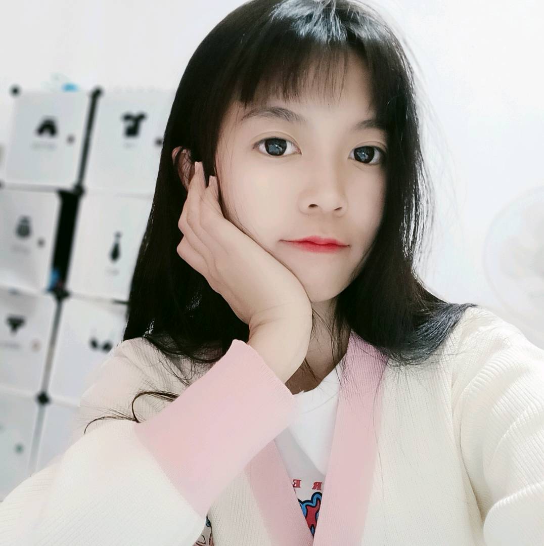 酸奶少女的照片