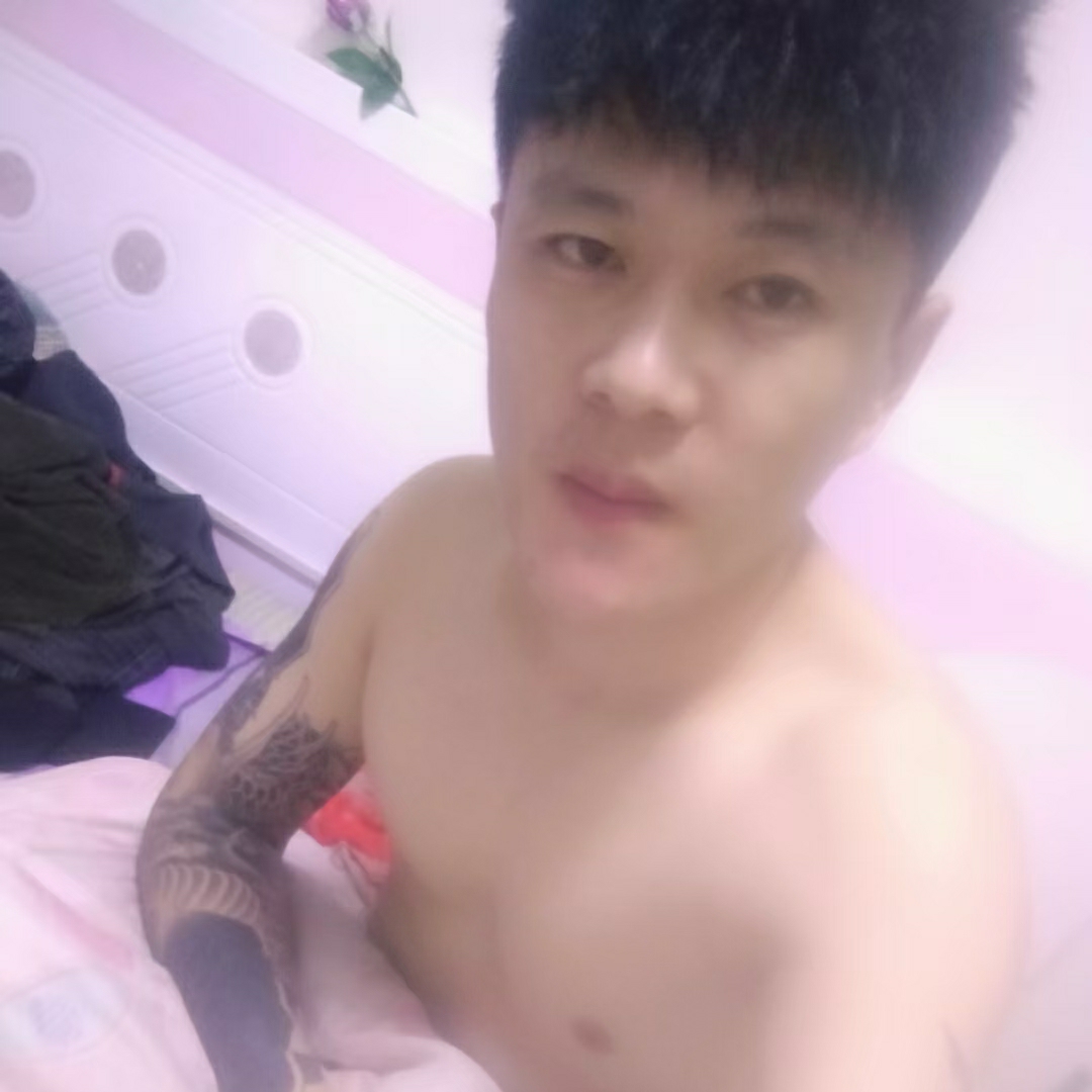 健忘的黑裤的照片