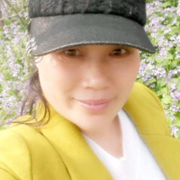 甜美微笑王秀英的照片