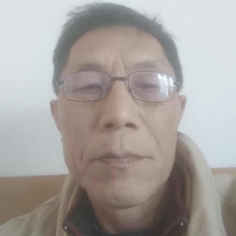 落寂挽手小虾米的照片