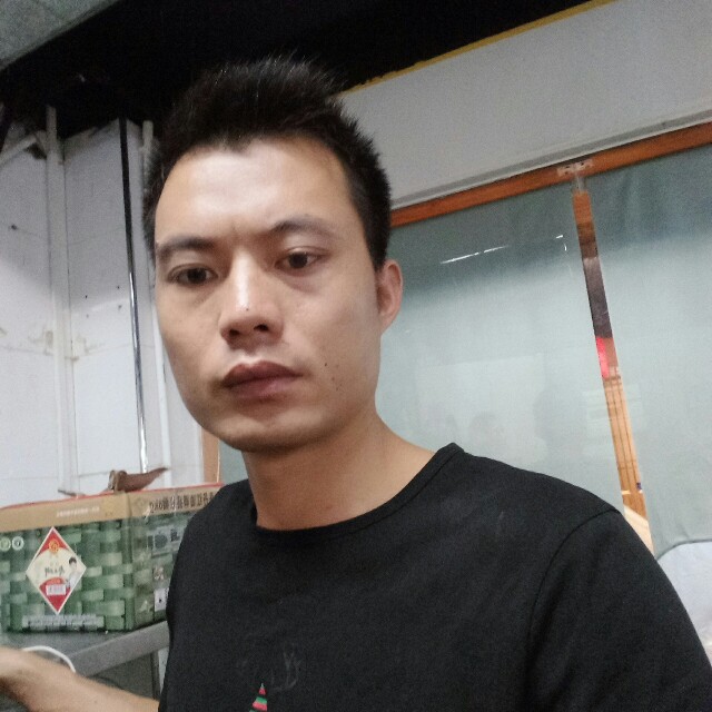 覃炳灿的照片