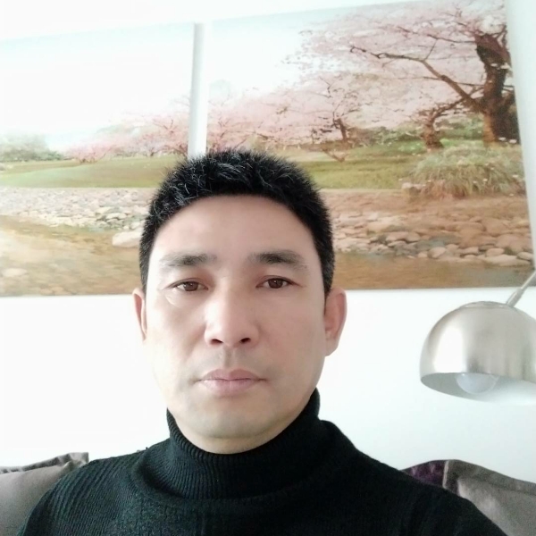 勤恳爱火车的照片