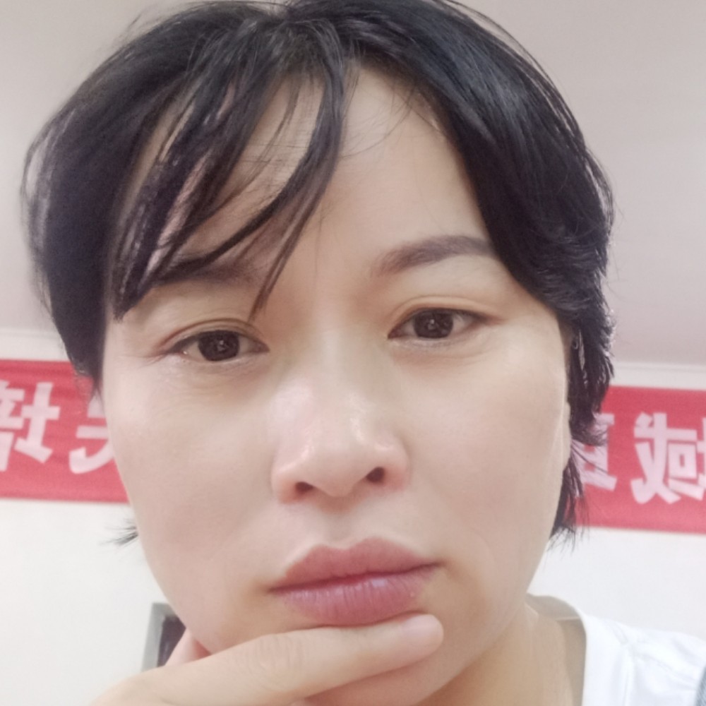 火龙果闻孝顺的照片
