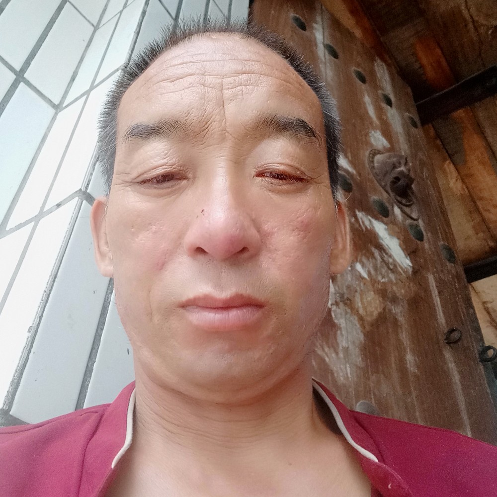眼睛大吃醋板栗的照片