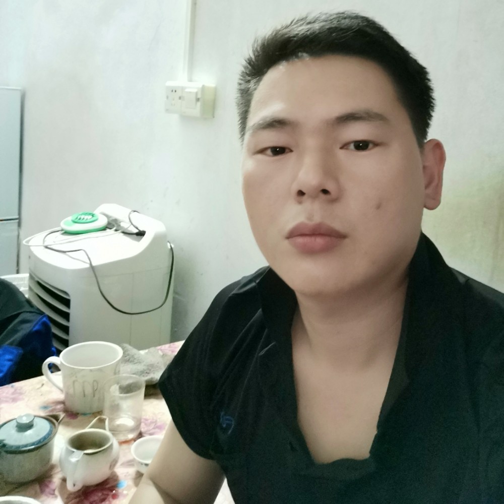 自由有荷花的照片