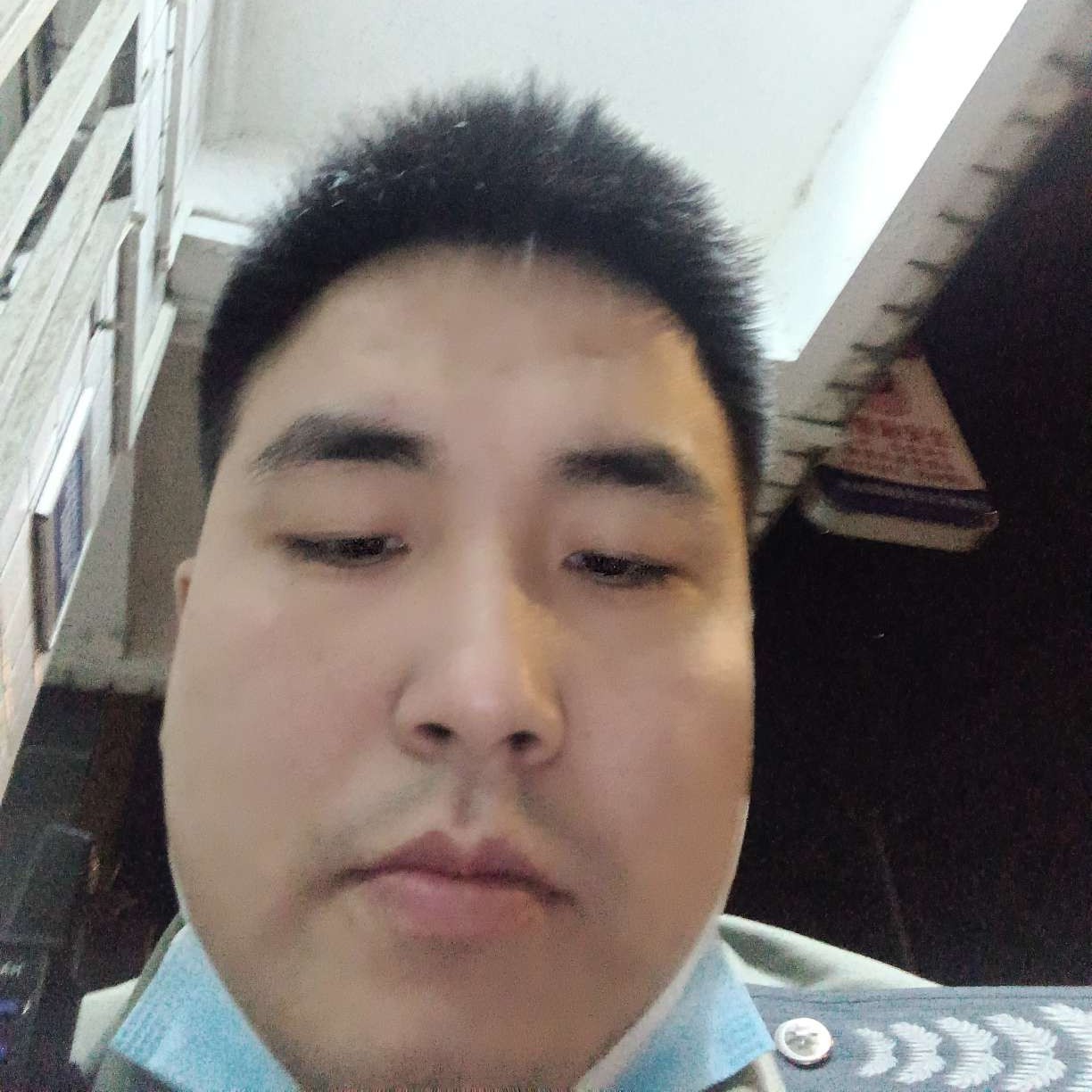 彪壮方裙子的照片