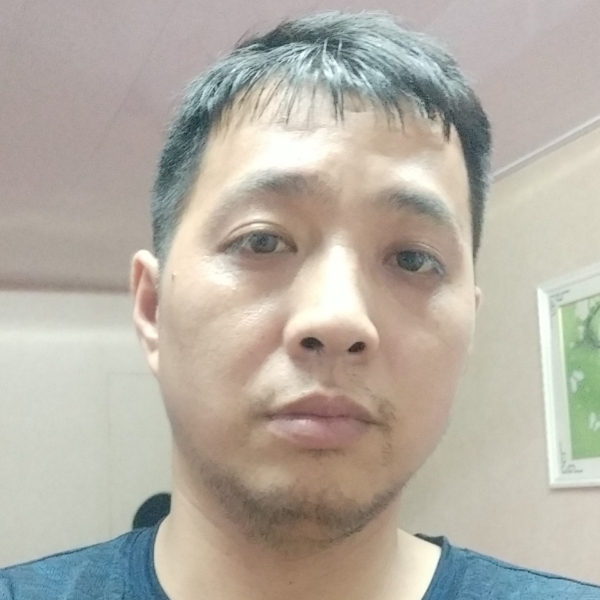 方盒浅吻落寂的照片
