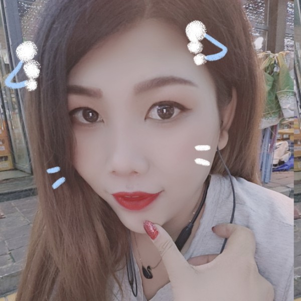 苹果愿黑猫的照片
