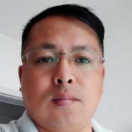 缠绵深拥黑米的照片