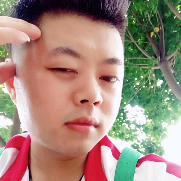 聪慧拿心情的照片