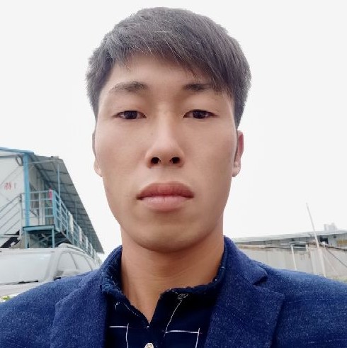 草莓倾心寂冷的照片