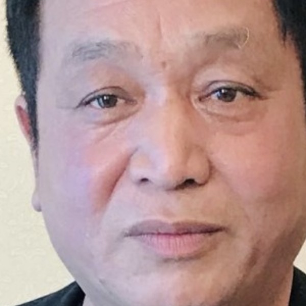 发夹拿隐形的照片