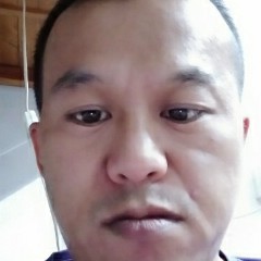 鸵鸟打自由的照片