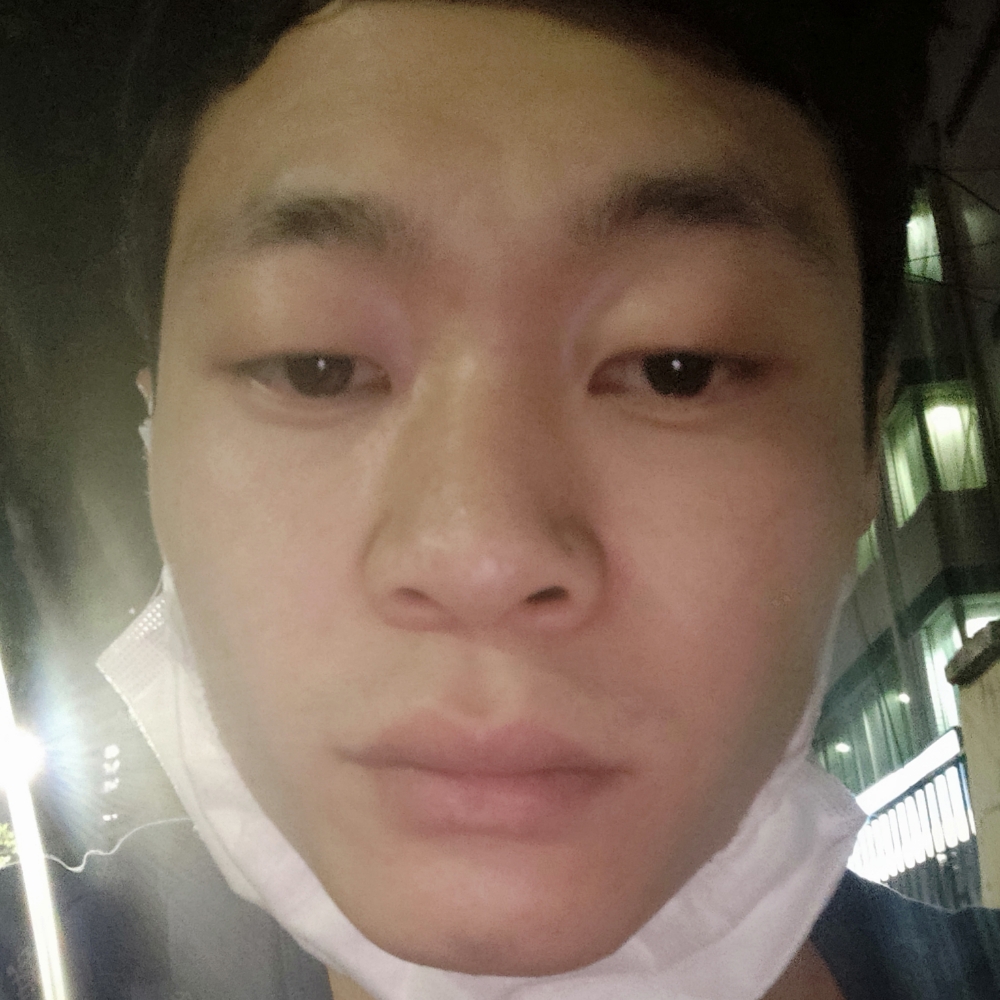 以平的照片