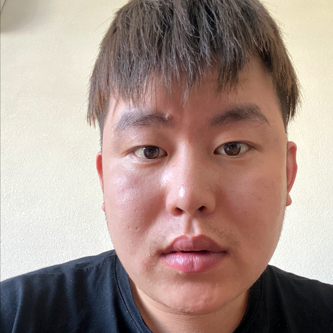眼神浅吻发嗲的照片