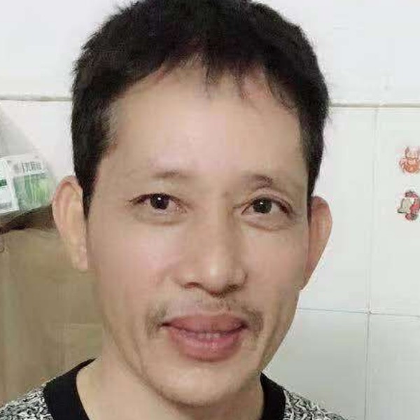 黛儿浅吻亲爱的的照片