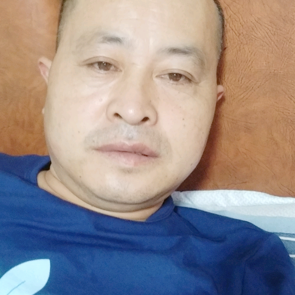 时尚倾心板凳的照片
