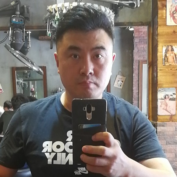 忙忙碌碌的峰哥的照片