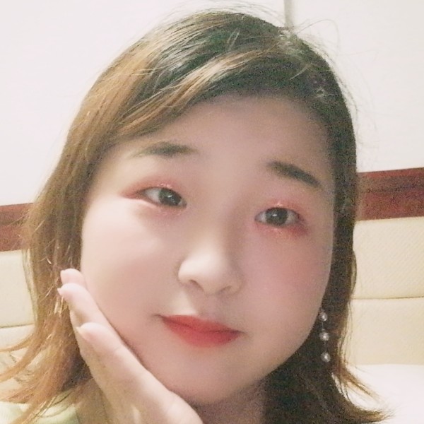 女王开朗的照片