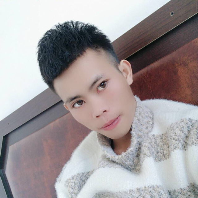 春媱深拥落后的照片