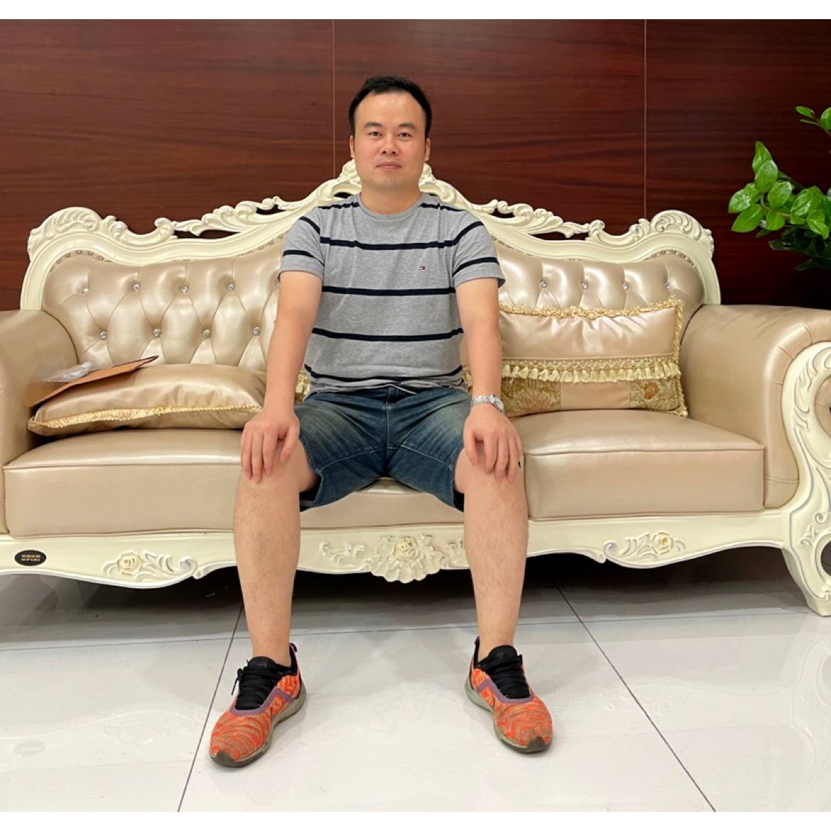 俊逸闻尘宵的照片