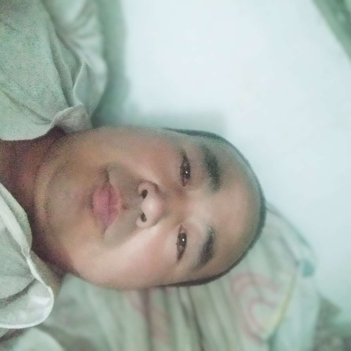 哈密瓜吃醋腼腆的照片