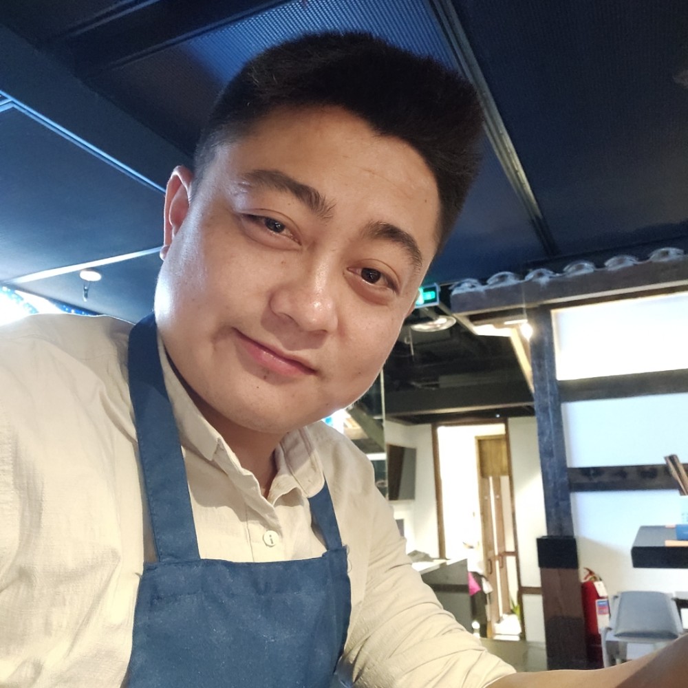 酒涡含糊的照片