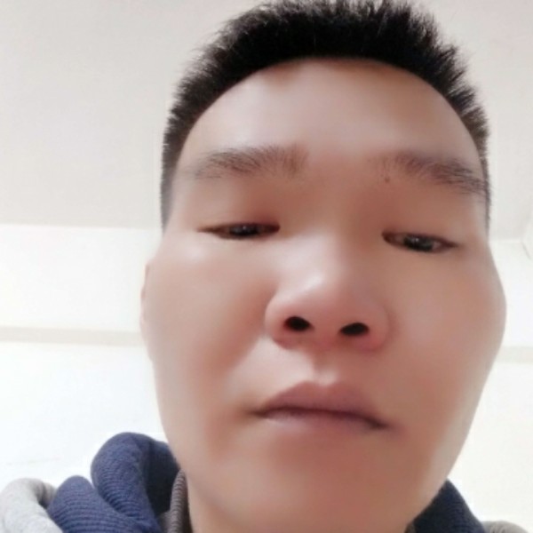 柔弱泪了大树的照片