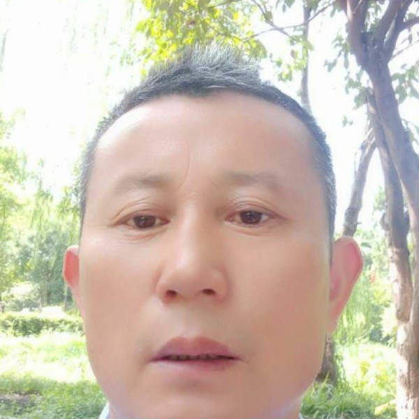 雷呜的照片