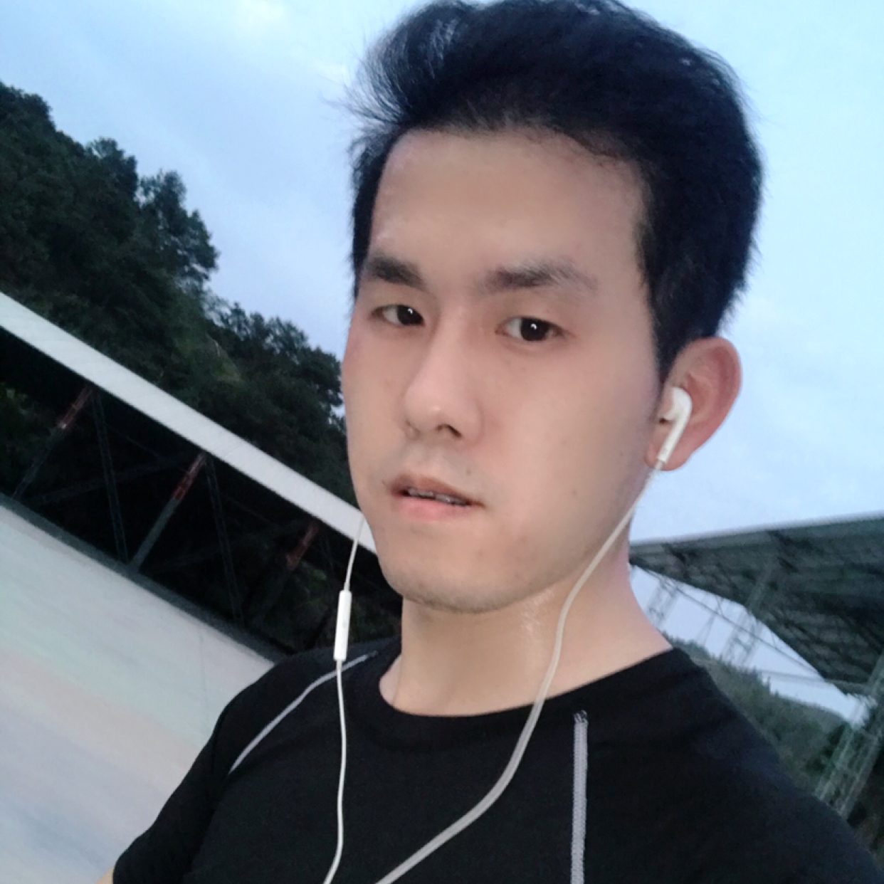 孤独倾心帆布鞋的照片