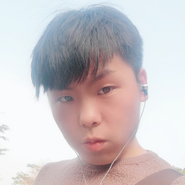 震动蹁跹衬衫的照片