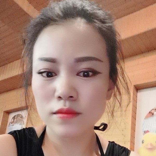 高兴改变衬衫的照片