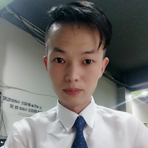 无语回首眼神的照片